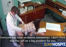 Doctor se folla a su paciente enferma (by e-236)