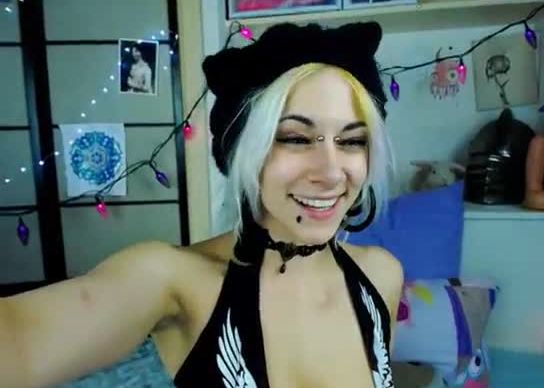 Goth o0pepper0o flashing pussy on live webcam